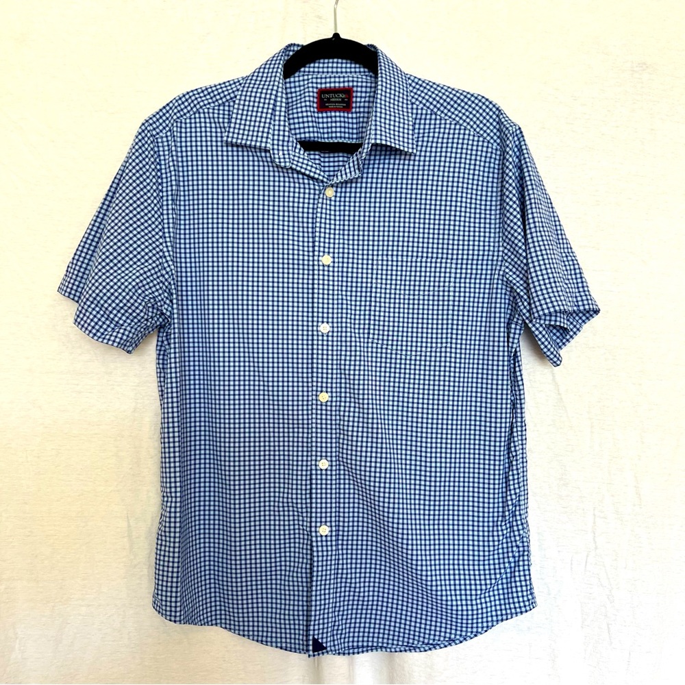 Untuckit wrinkle free performance short sleeve button down in blue check. Size M